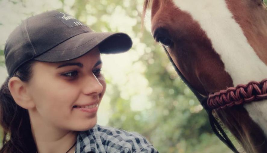 Стаття Спасла от обстрелов: как девушка из Святогорска смогла эвакуировать лошадей Ранкове місто. Київ