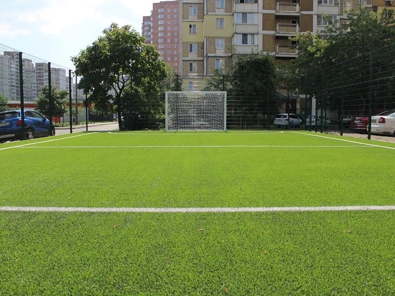 Стаття В Дарницькому районі відкрили нове футбольне поле. Багато років тут грали на бетоні Ранкове місто. Київ